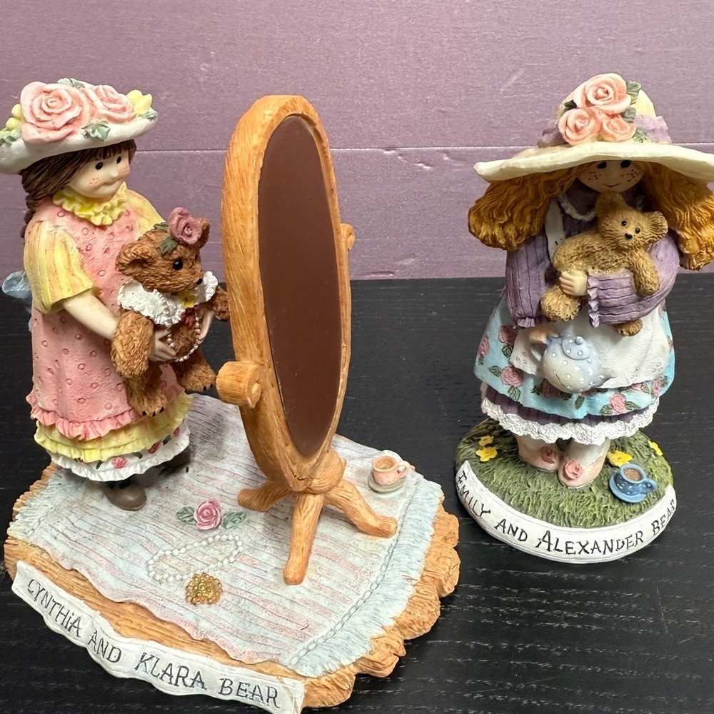 2 Linda Grayson 1996 Charming Bear Figurines Emily Cynthia With Floral Accents